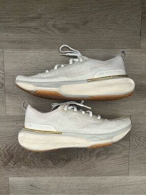 Nike Invincible Run 3 Women’s White/Gold Running Shoe size 9
